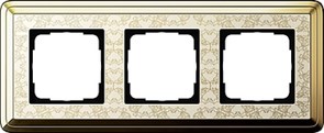 Рамка Gira ClassiX Art трехместная Латунь-кремовый 0213673 Рамка Gira ClassiX Art трехместная Латунь-кремовый 0213673