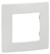 Legrand Etika белый рамка 5-ая 672505 Legrand Etika белый рамка 5-ая 672505