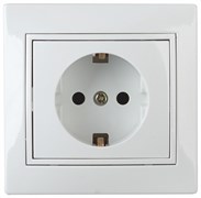 Intro Розетка Plano 1-202-01 с заземлением 2P+E Schuko, 16А-250В, IP20, СУ, белый Б0053874 Intro Розетка Plano 1-202-01 с заземлением 2P+E Schuko, 16А-250В, IP20, СУ, белый Б0053874